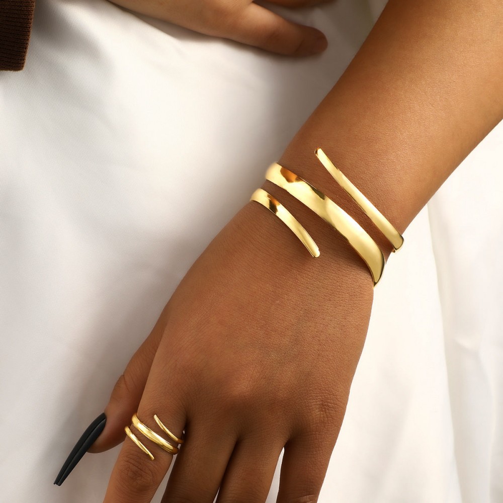 Line hollow water drop ring bracelet set