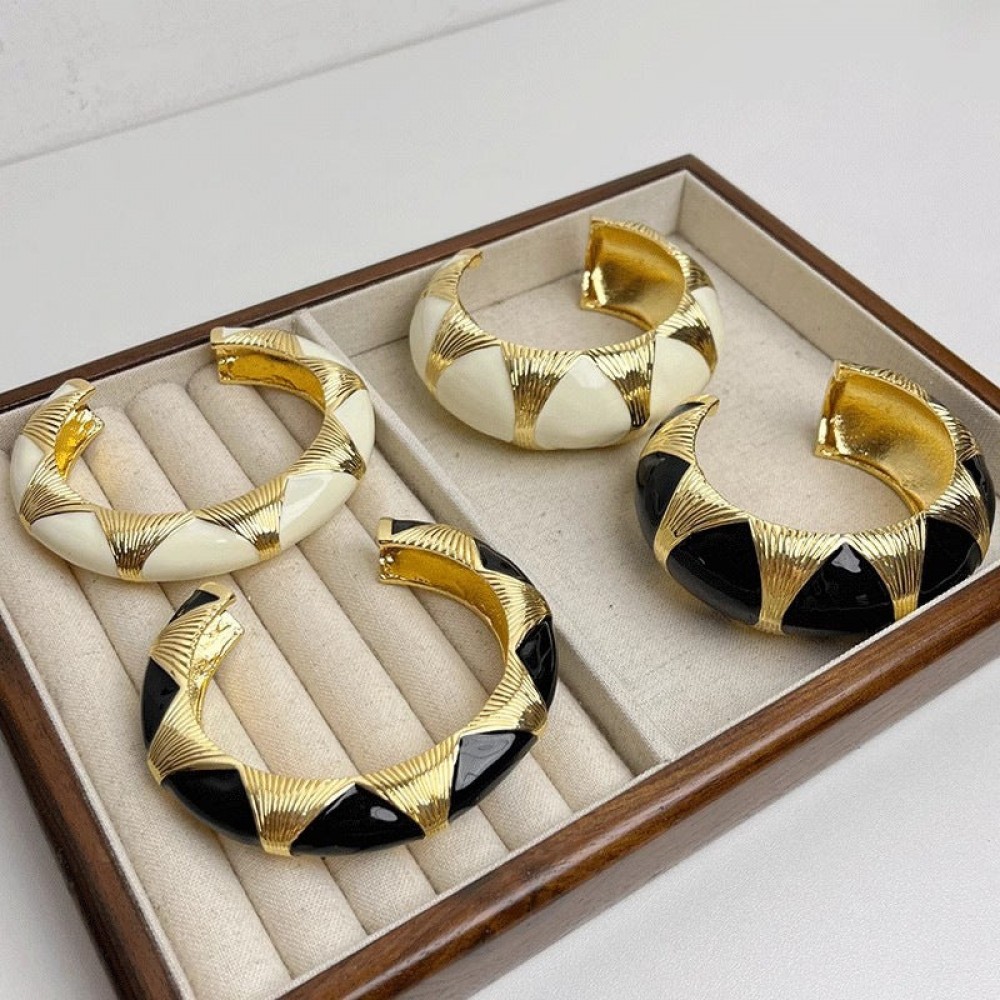 Retro Black Gold Enamel Stacked Wearing Wide Refined Open Br