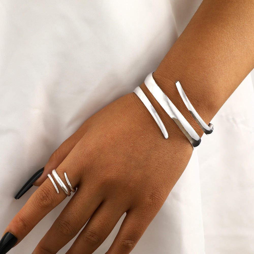 Line hollow water drop ring bracelet set